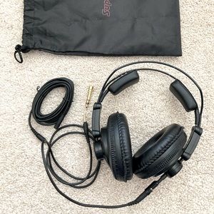 Superflux Over-Ear Headphones